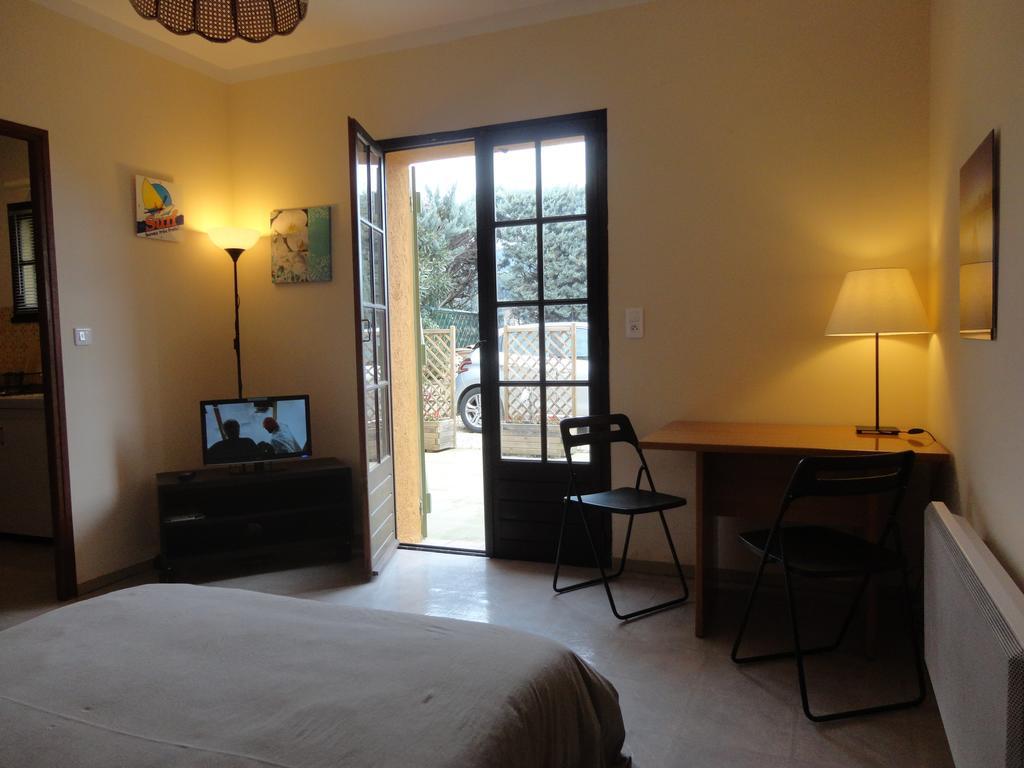 B&B Chez Max Figanieres ภายนอก รูปภาพ