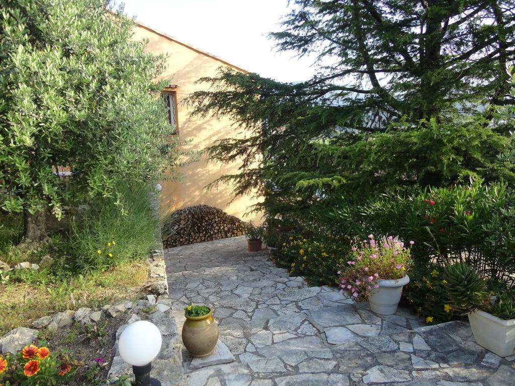 B&B Chez Max Figanieres ภายนอก รูปภาพ