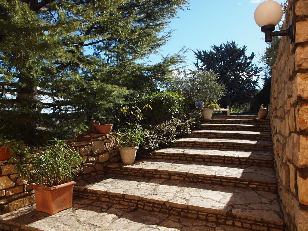 B&B Chez Max Figanieres ภายนอก รูปภาพ